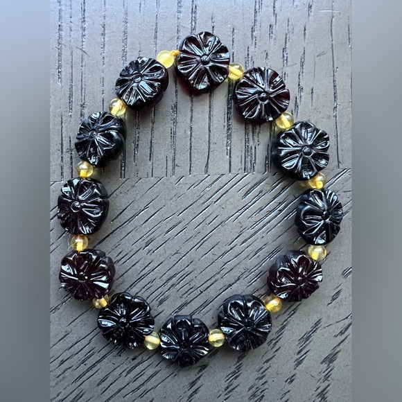 Blood amber flower bracelet - Picture 3 of 5